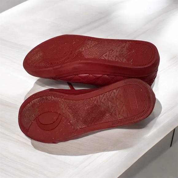 GUESS Women's Red Quilted Low Top Sneakers Size 7 Casual Athletic - Picture 8 of 8